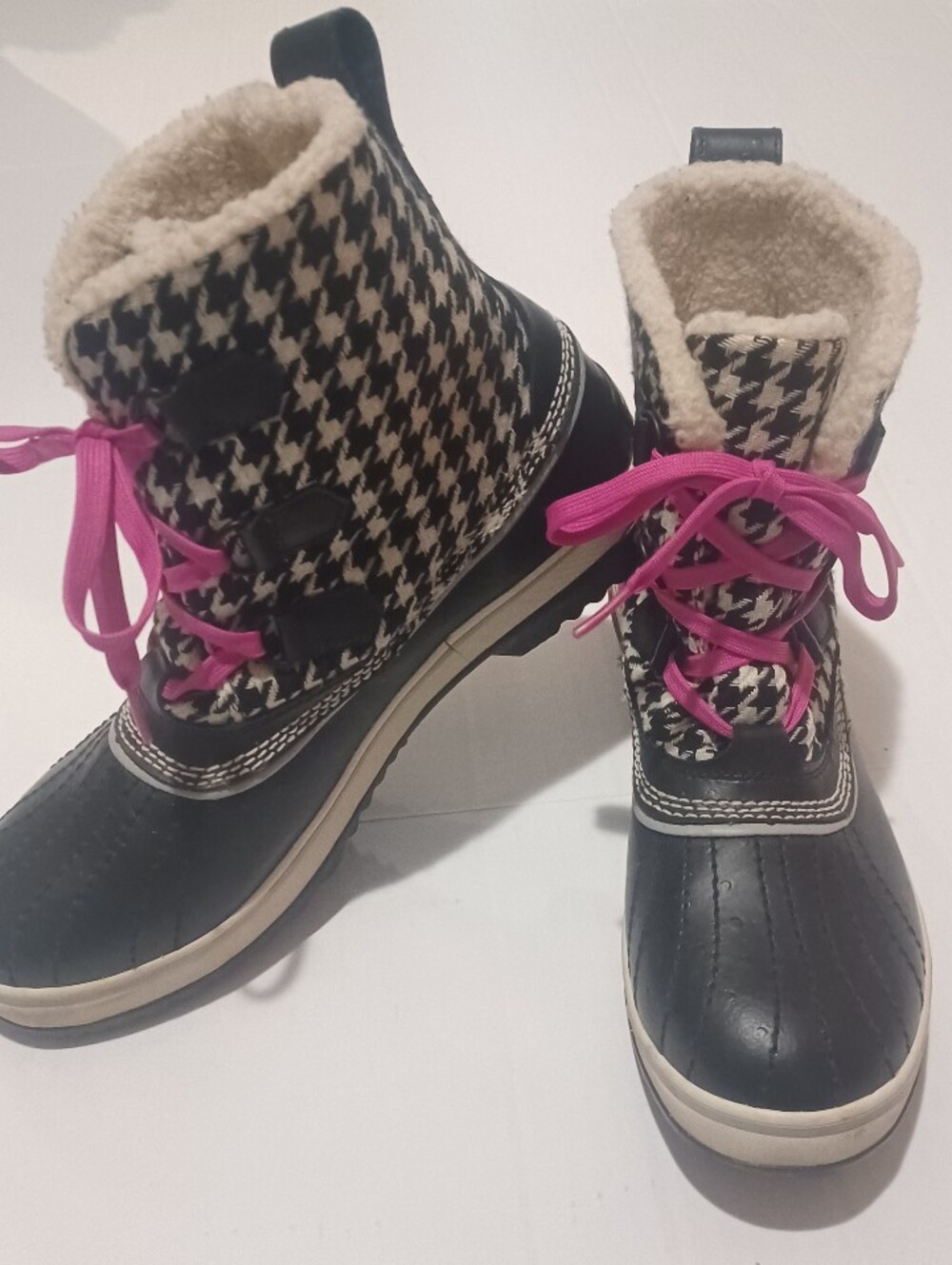 Sorel Black Houndstooth Winter Boots with Magenta Laces